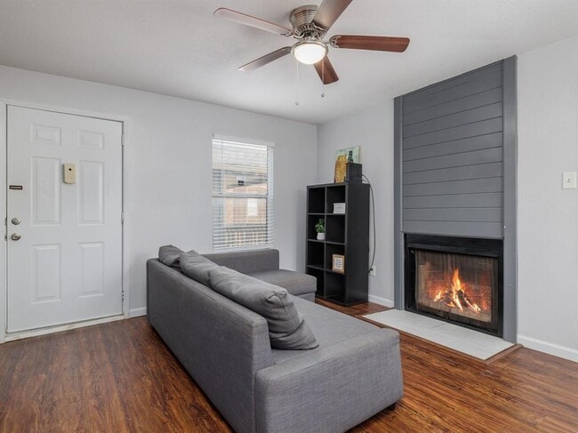 Building Photo - 3004 Speedway