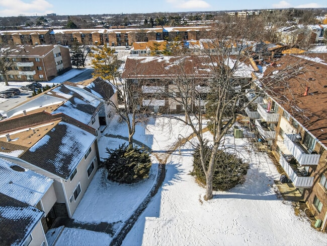 Building Photo - 3000 Bayside Dr