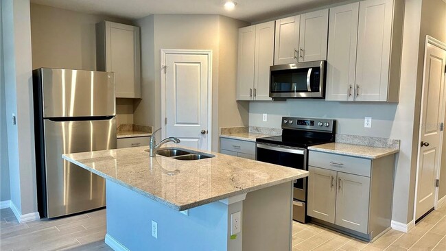 Building Photo - 5852 Ocean Isle Dr