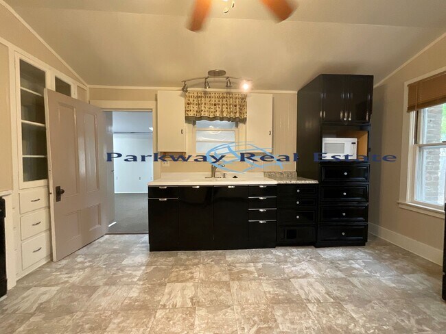 Building Photo - Charming 3 Bedroom House in East Alpine