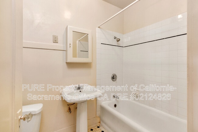 Building Photo - 816 22nd St