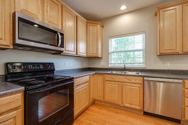 Building Photo - 3594 Armada Dr