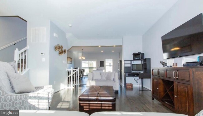 Building Photo - 18540 Hickory Meadow Dr