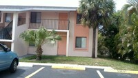 Building Photo - 4904 Vincennes Ct