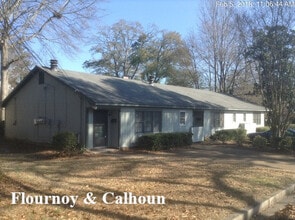 Building Photo - r1423a