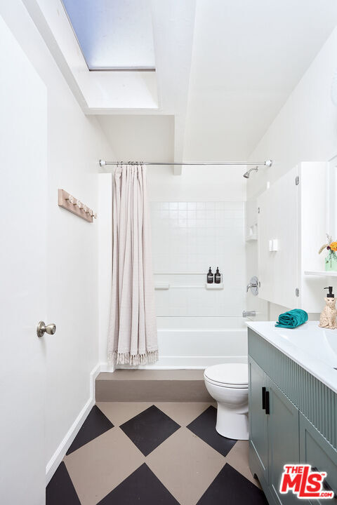 Building Photo - 818 Palms Blvd