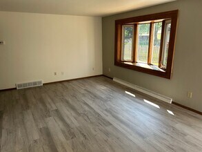 Building Photo - 305-307 Willow