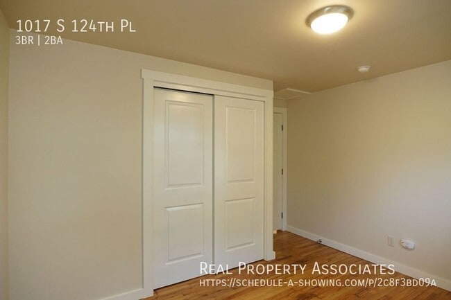 Building Photo - 1017 S 124th Pl