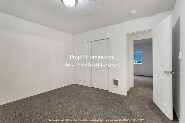 Building Photo - Spacious Retreat in NE Portland - 3 Bedroo...