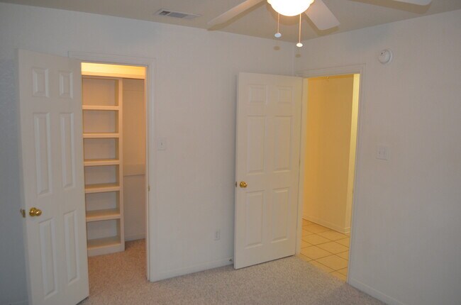 Building Photo - 910 Crymes Ln