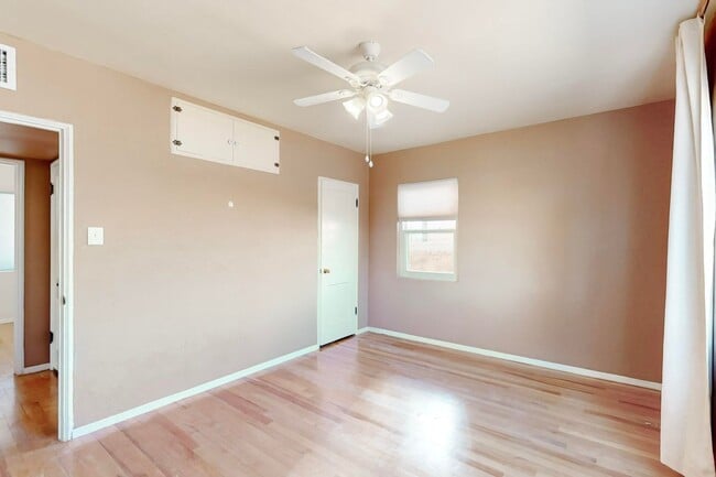 Building Photo - Charming 3 bedroom, 2 bath home in Central El Paso! Special No admin fee, $29 application fee!