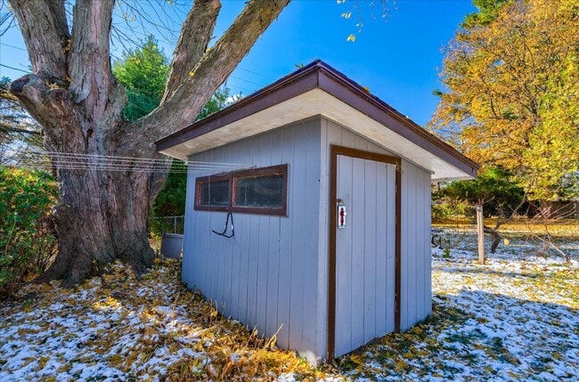 Building Photo - 5601 Russett Rd