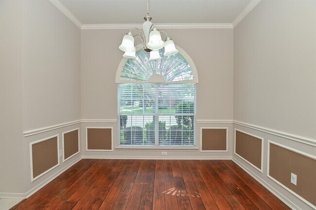 Building Photo - 7002 Bossut Dr