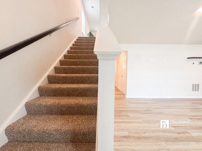 Building Photo - 561 Fawn Mdw Ln