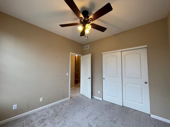 Building Photo - Ranch for rent in Omaha!