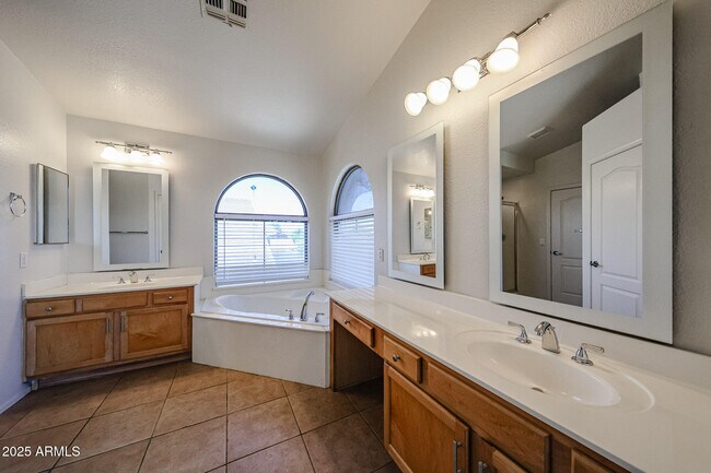 Building Photo - 2568 E Santa Rosa Dr
