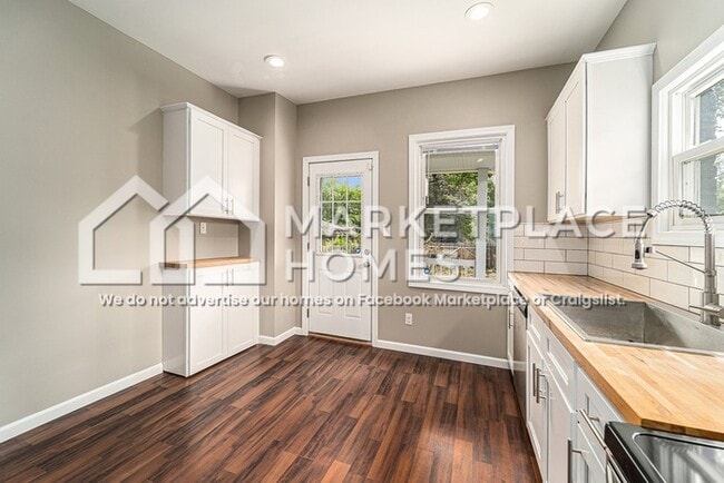 Building Photo - 242 Englewood St