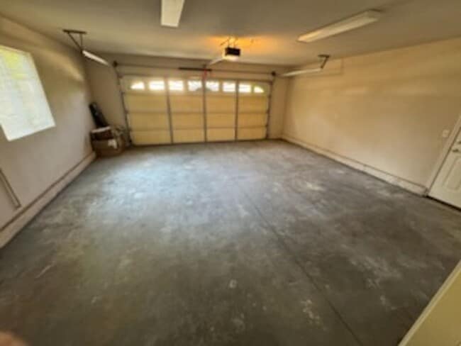 Building Photo - 3 Bedroom Home in Beautiful Lake California!