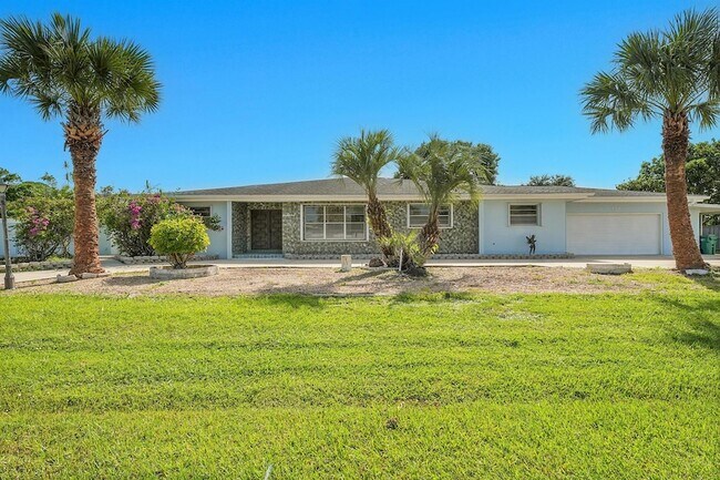 Building Photo - 154 SE Naranja Ave