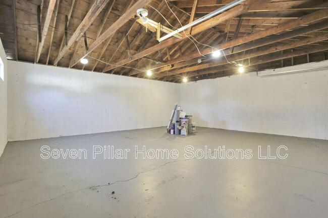 Building Photo - 121 S Terrace Ave