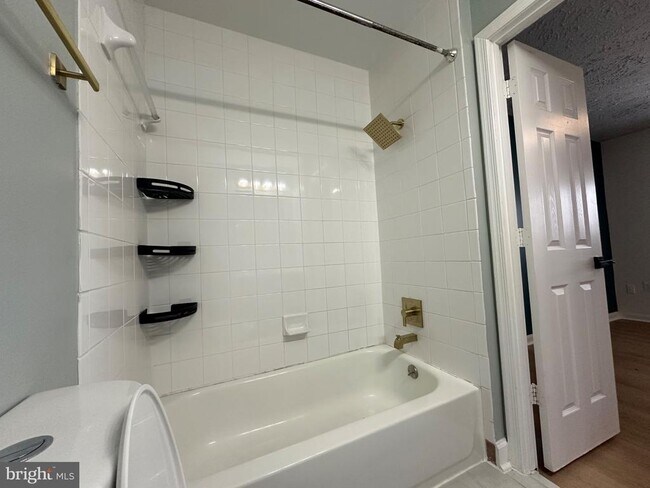 Building Photo - 8282 White Pine Dr