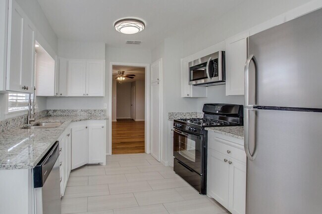 Building Photo - 3117 44th St