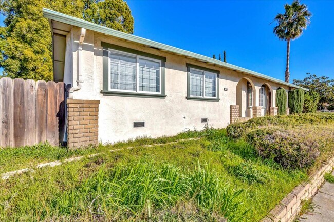 Building Photo - 40307 San Sebastian Pl