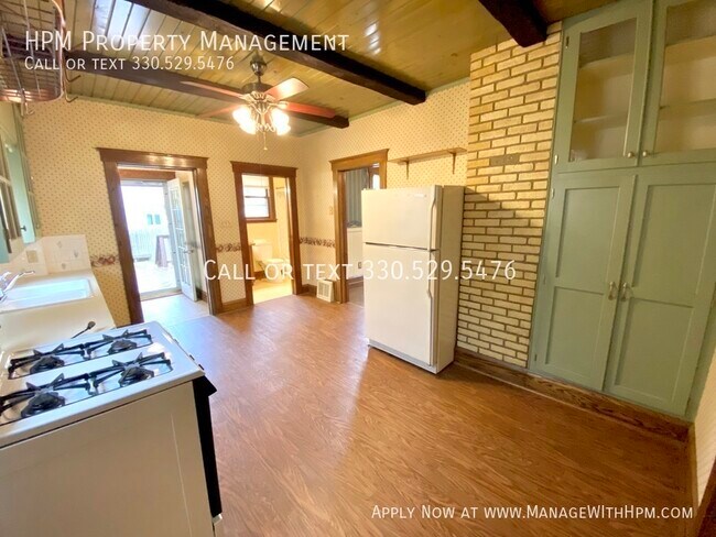 Building Photo - 837 Parkview St NE