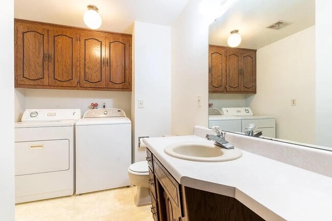 Building Photo - 1701 Saint Agnes Dr