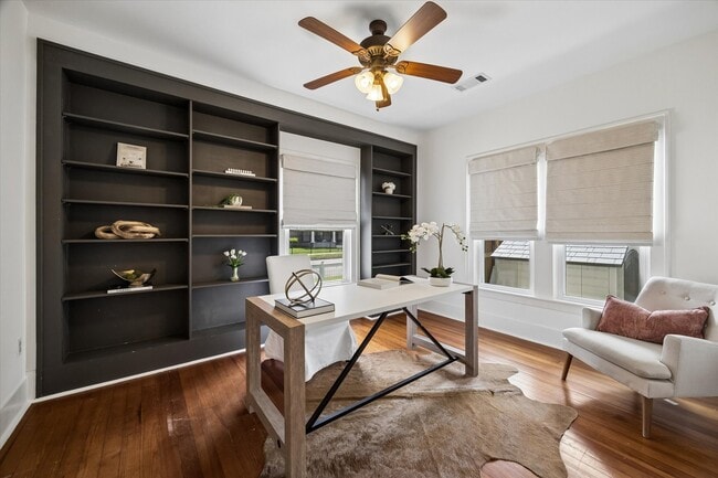 Building Photo - 623 Pecore St