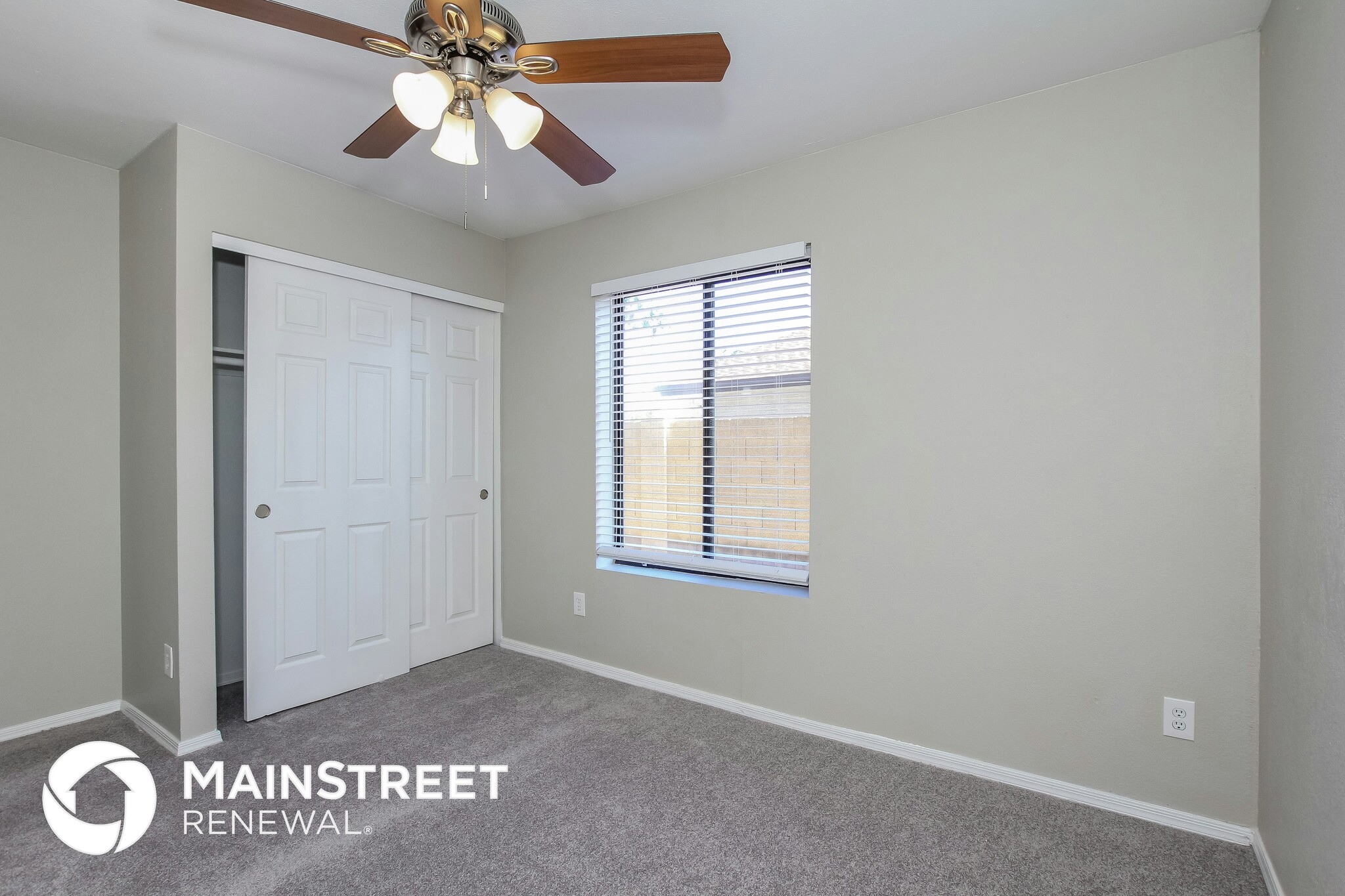 Building Photo - 6520 W Paradise Ln