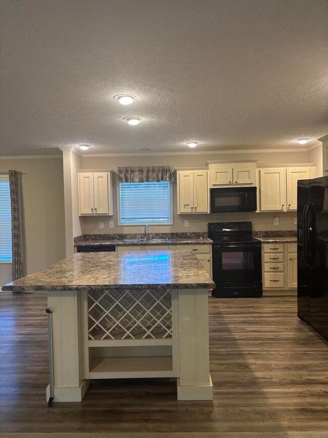 Building Photo - 205 Joy Rd