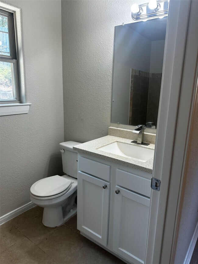 Building Photo - 513 Valleyview Dr