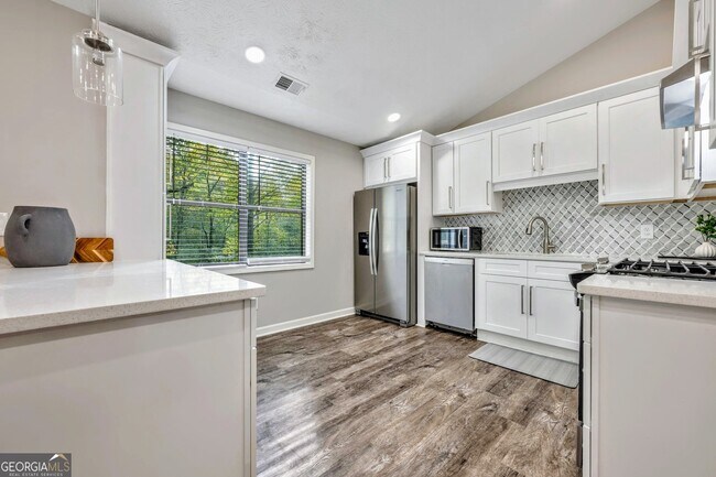 Building Photo - 1440 Glynn Oaks Dr SW