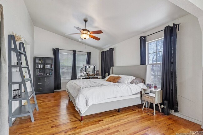 Building Photo - 2709 W Craig Pl