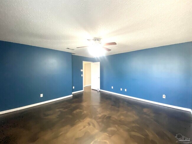 Building Photo - 6425 Sarasota St