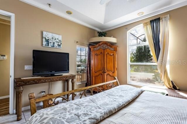 Building Photo - 497 Grandview Ave