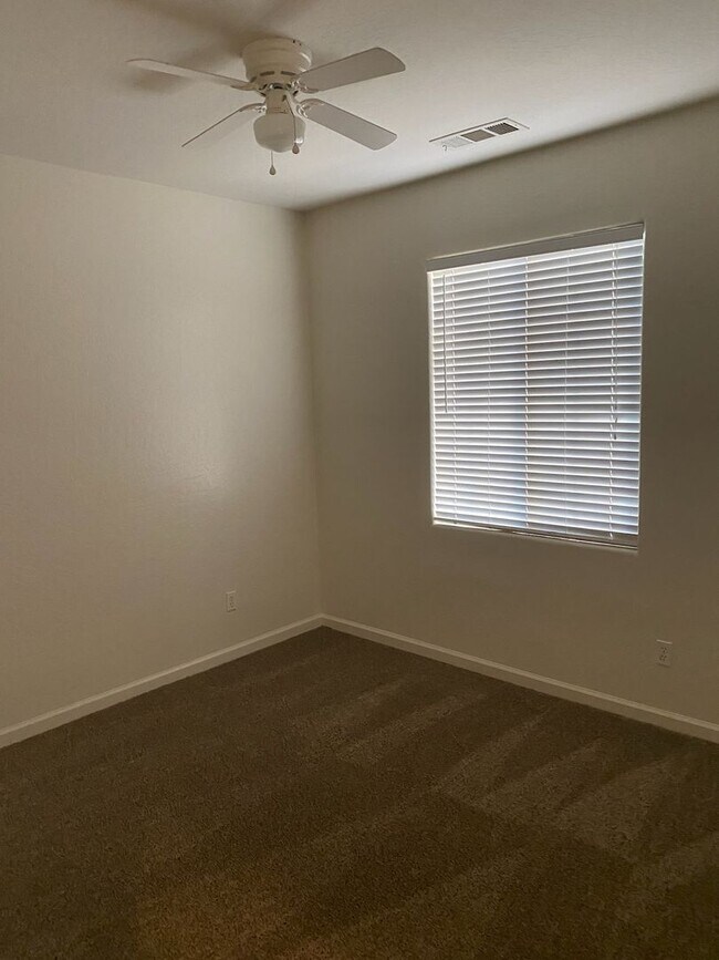 Building Photo - 2022 Muscat Ave