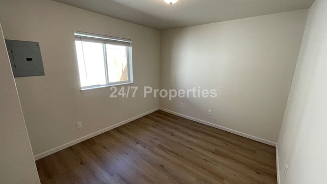 Building Photo - 2025-845MF