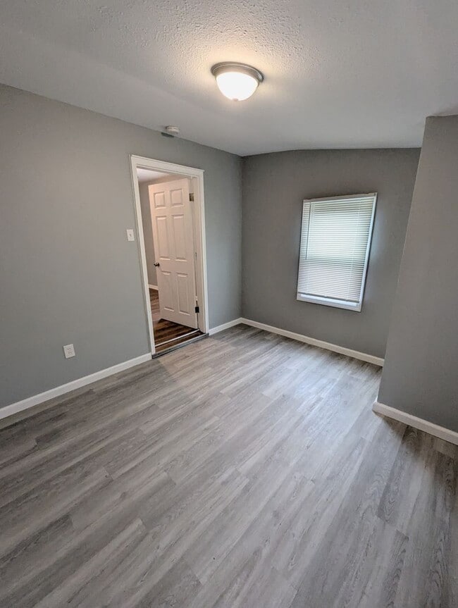 Building Photo - Cutest Corner Lot - Section 8 Friendly
