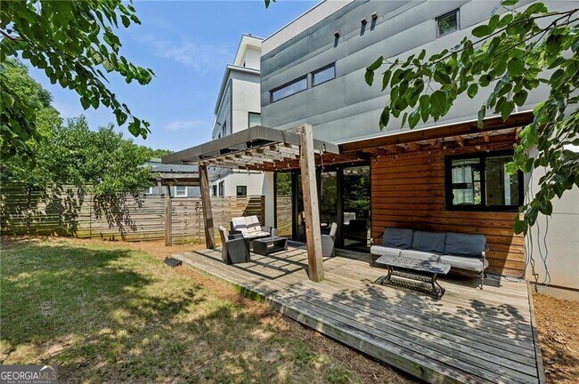 Building Photo - 575 Highland Ave NE