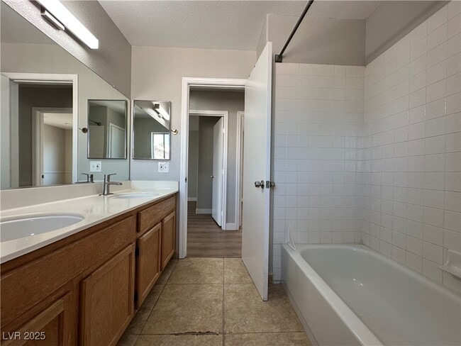 Building Photo - 6987 Wineberry Dr