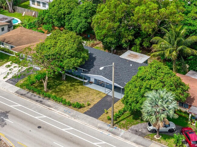 Building Photo - 2825 NW 9th Ave