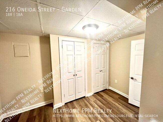 Building Photo - 216 Oneida St
