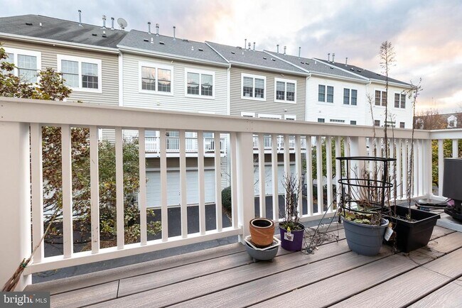 Building Photo - 1206 Maple Grove Ln