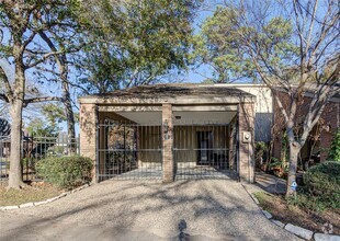 Building Photo - 9400 Doliver Dr