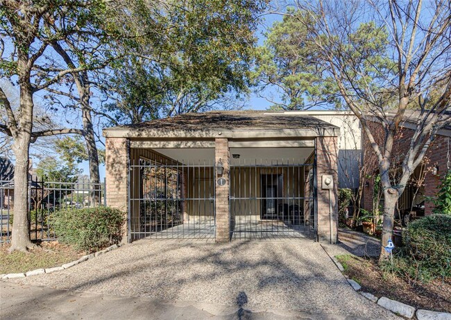 Primary Photo - 9400 Doliver Dr
