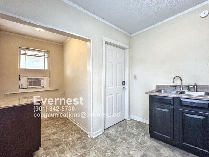 Building Photo - 180 Clark Pl