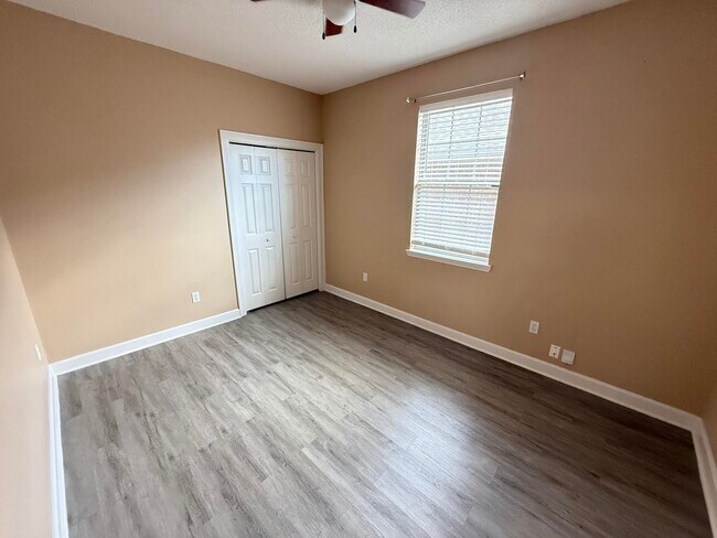 Building Photo - 9697 Leeward Way