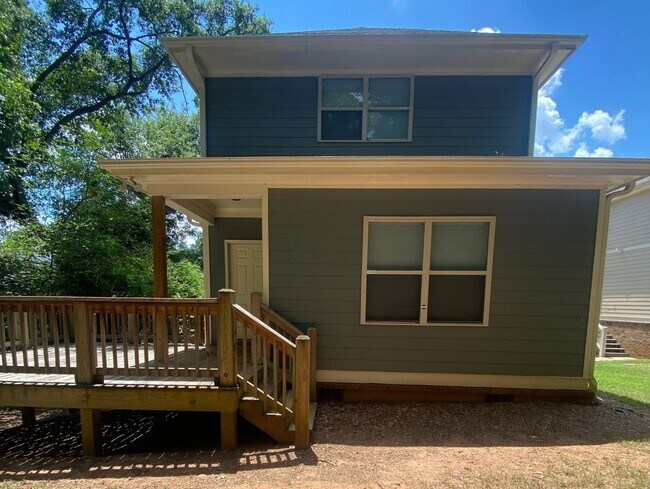 Building Photo - PRE-LEASING FOR AUGUST 2026!